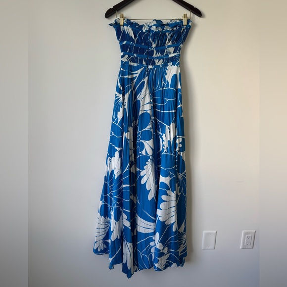 Elegant Blue Floral Strapless Dress - Picture 5 of 13